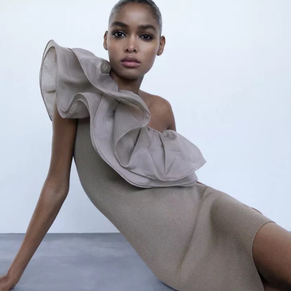ZARA KNIT DRESS WITH ORGANZA RUFFLES LIGHT MINK.  SIZE S REF. 2142/111/736